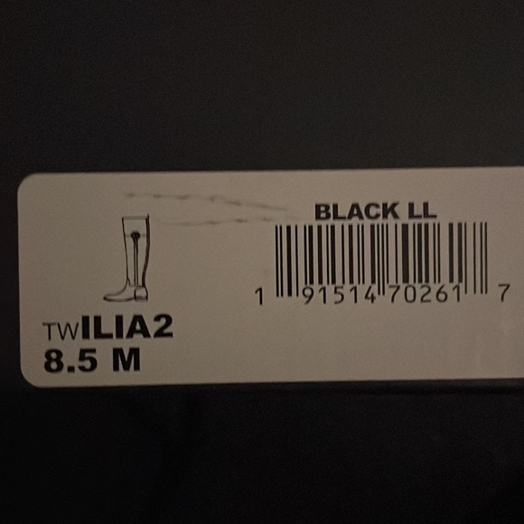 Tommy Hilfiger boots. Below knee length. Only worn once. - Picture 2 of 2